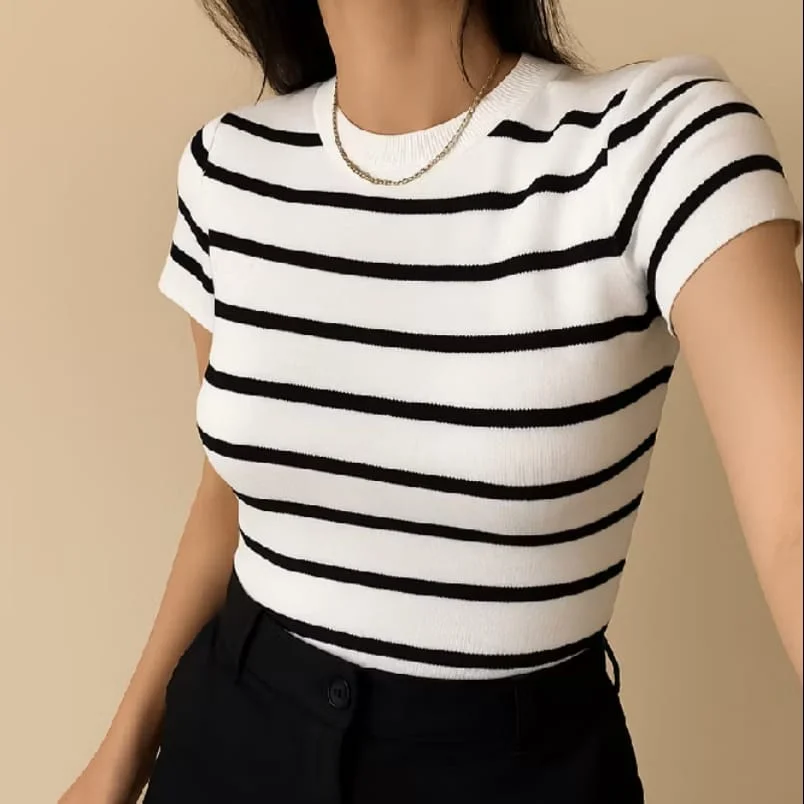 Blusa Feminina Listrada Casual Com Manga Curta Moda Trico Tendência 2025 Super Fresca e Leve